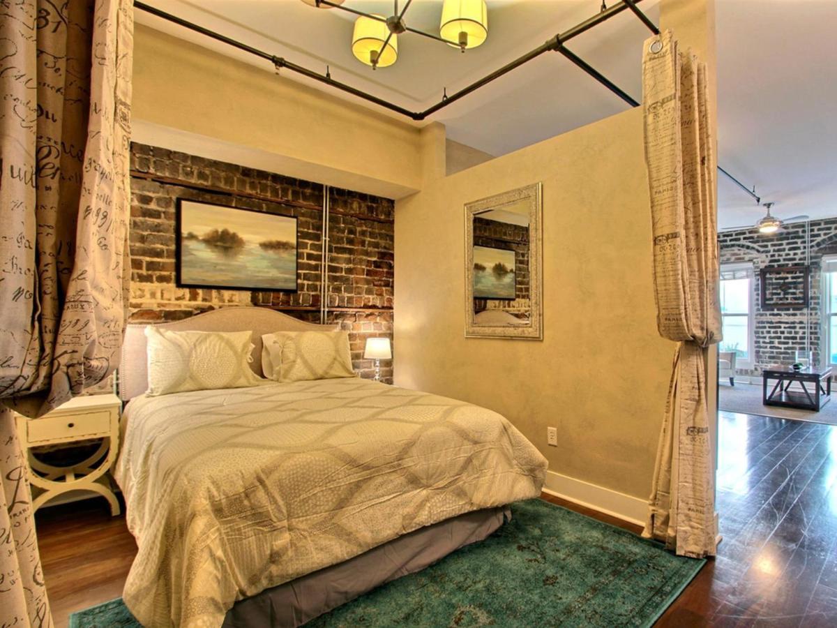 Soho Suite Savannah Exterior photo